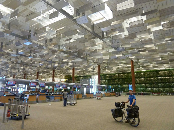 Aeroport de Singapour, class et a l image de la ville : propre  !