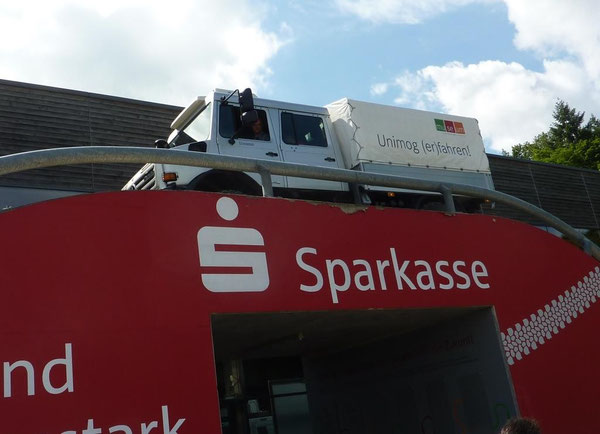 60% Steigung und 70% Gefälle - für den Unimog kein Problem
