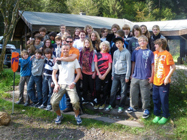 Auch ohne Internet und Playstation glückliche Menschen - die Teilnehmer des Outdoorcamps