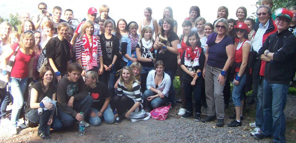 Alle sind angekommen - Gruppenfoto auf dem Trifels
