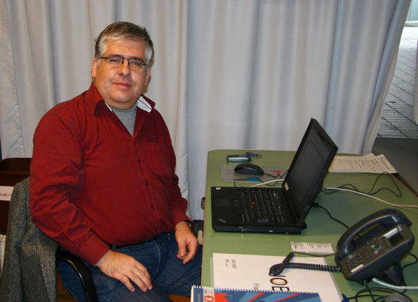 Herr Schatull bei der Arbeit in seinem Büro