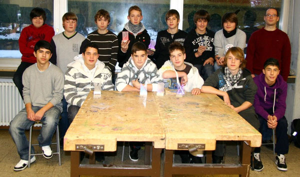Die Technikgruppe 8 zusammen mit ihrem Lehrer Herrn Geeck