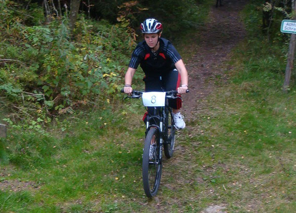 Alena auf dem Mountainbike