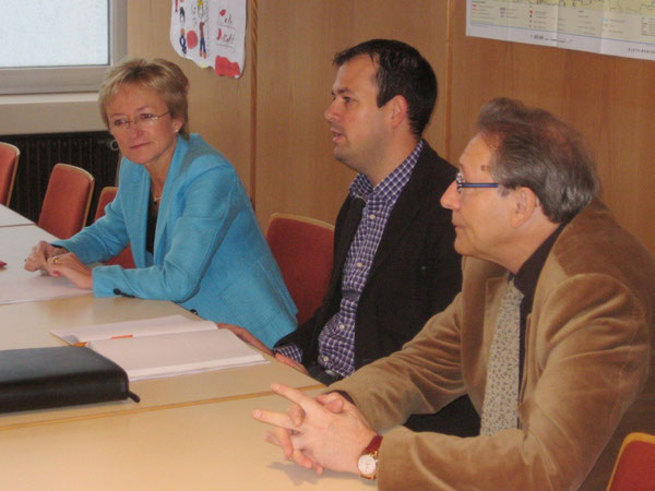 Frau Schleicher-Rothmund, Herr Brandl und unser Schulleiter Herr Joachim Paul