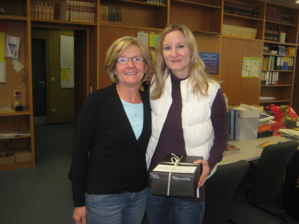 Konrektorin Rita Ulm (links) und Frau Walter (rechts)