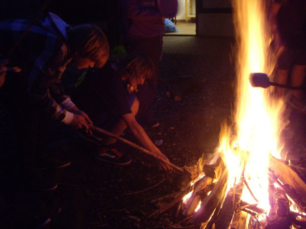 Grillen am Lagerfeuer - eine tolle Sache