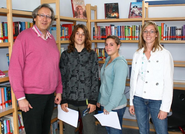 v.l.n.r.: Rektor Herr Paul, Axel, Isabel und Frau Fath