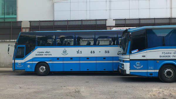 タイのバス