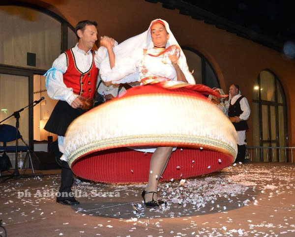 MAESTRO DI BALLO CARRUS ROBERTO, BALLERINA TIZIANA TOLU: (GIRO DELLE RUOTA)