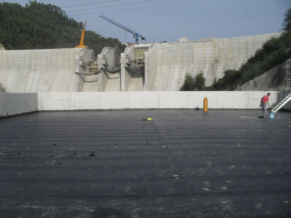 Impermeabilização de uma cobertura  no baragem em Sever de Vouga
