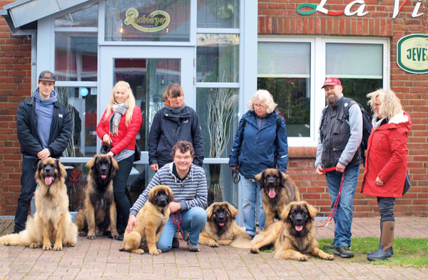 v. links Mutti Fjordi, Bjärnäsa, Carjasi, Bjagi, Gretje und Björak (Theo)