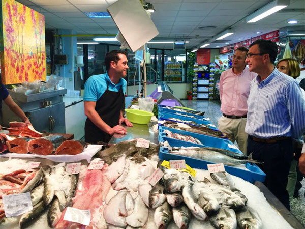 Ballesta apuesta por convertir las plazas de abastos en puntos de referencia de la gastronomía murciana