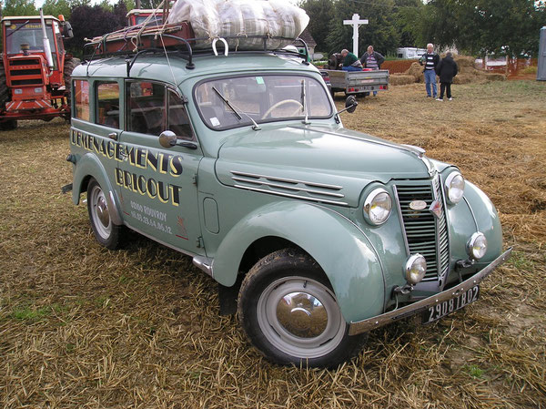 114  Renault Juva 4