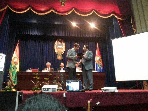 Premio nacional de investigación económica otorgado por el Banco Central de Bolivia, La Paz 22 de agosto de 2014.