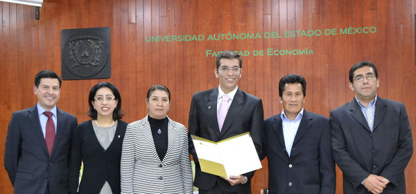 Juramento como Doctor en Ciencias Económico Administrativas, mención honorífica. 16 de octubre de 2014, Universidad Autónoma del Estado de México
