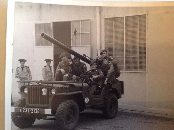 Links auf dem Jeep VC Grün in Bourg St Maurice 1971