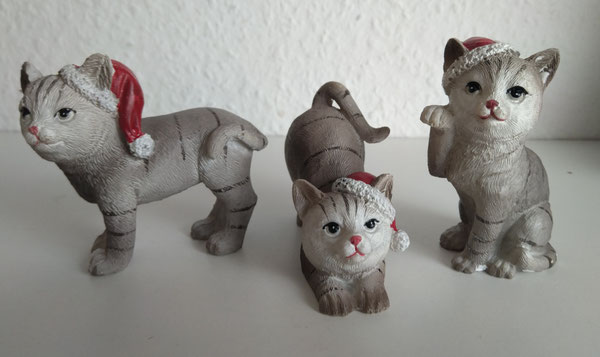 Weihnachtskatzen gibt es in unserem Spendenflohmarkt