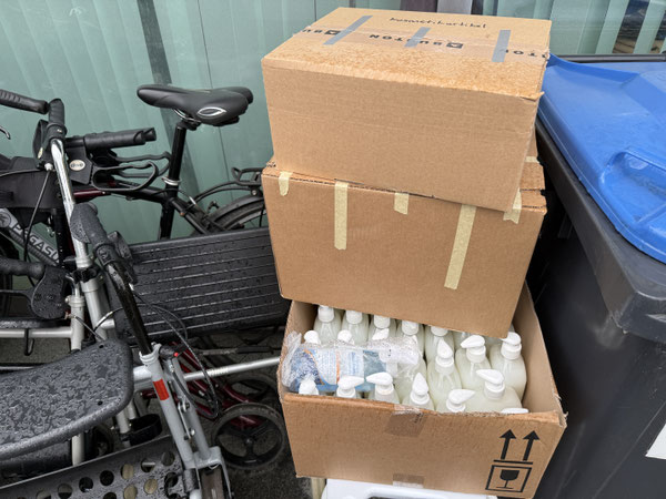 Kosmetikartikel und Seifen im Spender