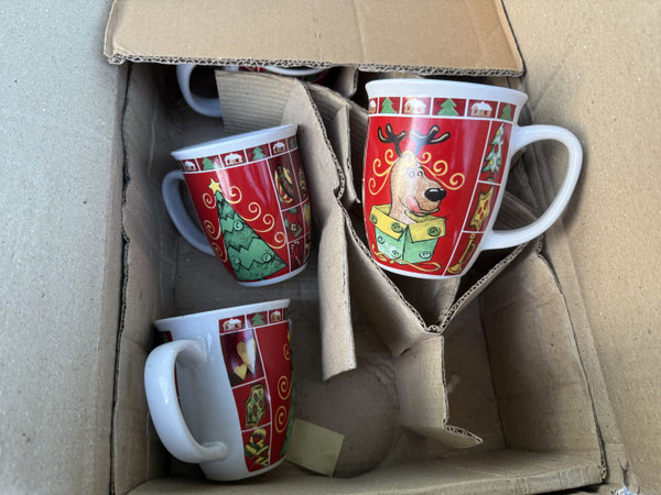 Tassen mit Weihnachtsmotiven
