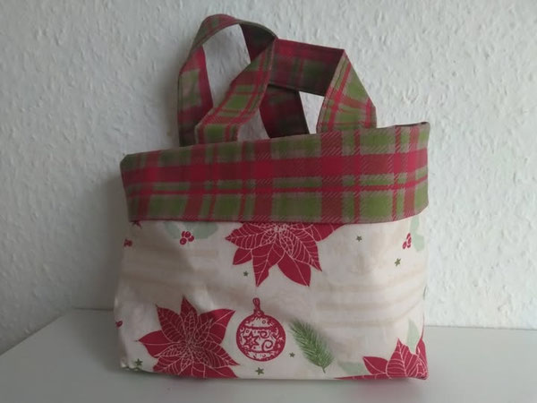 Kleine Stofftaschen für alles, was man verschenken oder schön weglegen möchte - in unserem Spendenflohmarkt zu erwerben