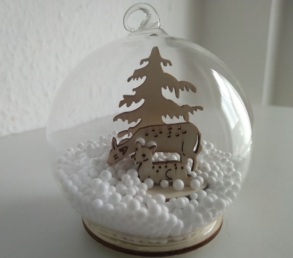 Diese schöne Weihnachtskugel gibt es in unserem Spendenflohmarkt zu kaufen