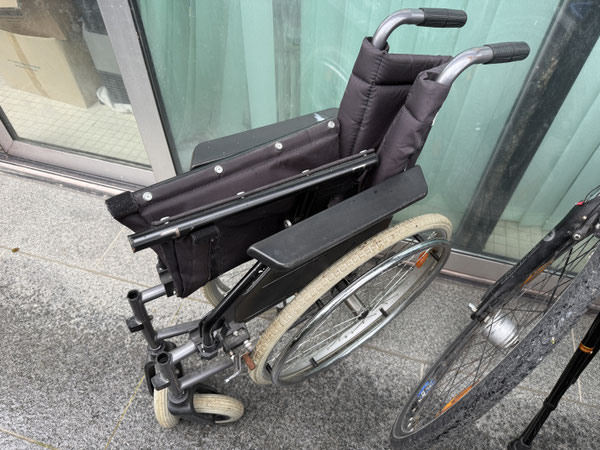 ein Rollstuhl