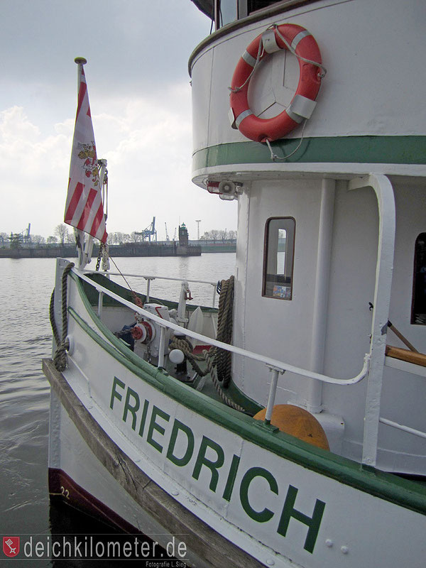 Fotos Bremen Hafen Bilder aus Bremen Weser Schiffe aus Bremen Überseestadt Molenturm 