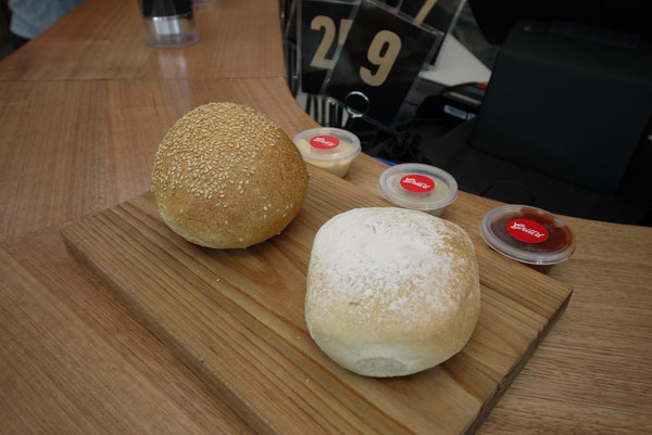 チョイスは2つ。Traditional(Wholemeal) と Panini。