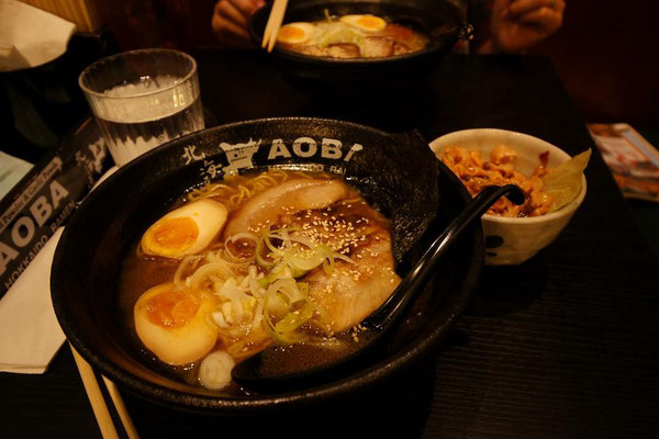 第３位は、シンガポールで食べた「北海道あおばラーメン」