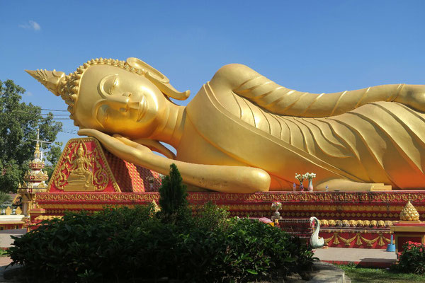Le bouddha couché de Vientiane - That Luang