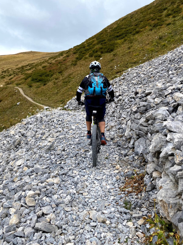 si tratta di un single track lungo 6 km quasi totalmente esposto