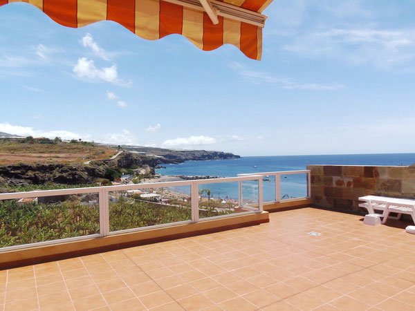 Aussicht auf das Meer vom neuwertigen Penthausapartment mit Panoramablick