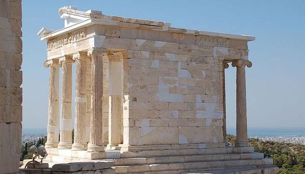 Templo de Athenea Niké en la colina sagrada de la Acrópolis