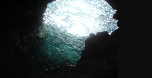 Submarinismo en las grutas volcánicas de Hawaii