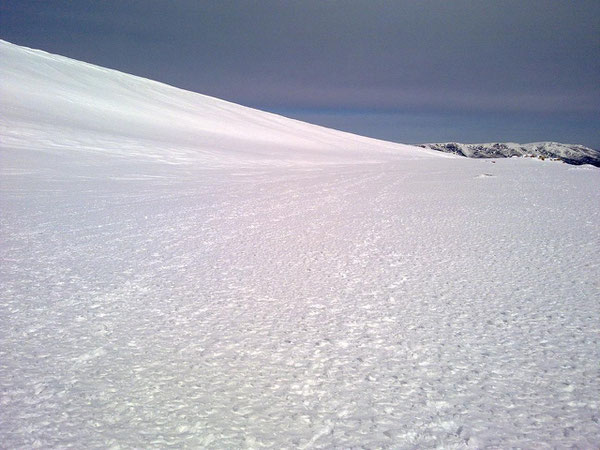 Fulgores violáceos en los desiertos de hielo