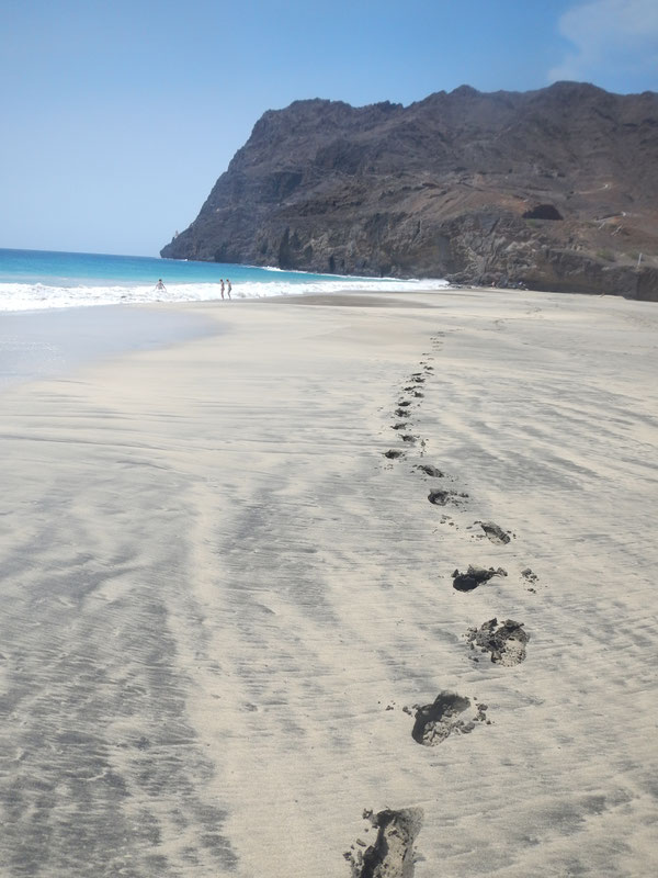 Ma trace... sur la plage de San Pédro, Île de Sao Vicenté, archipel du Cap vert;