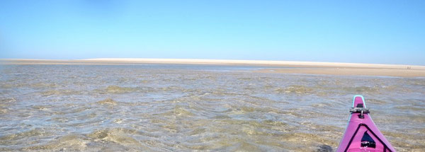 Semblant de mirage : Est-ce l'eau qui progresse ou le sable qui se déplace ? ©FredG