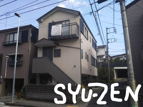 階段の袖壁がアクセントです。