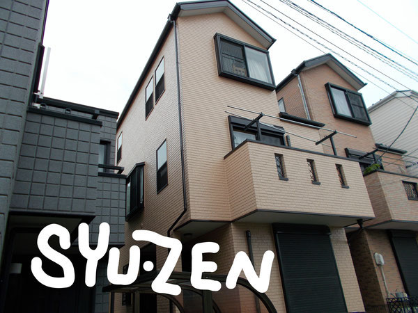 横浜市中区柏葉周辺の外壁塗装と屋根塗装です。3階建て足場が高くなりますが大事なメンテナンスなので定期的に塗装しましょう。