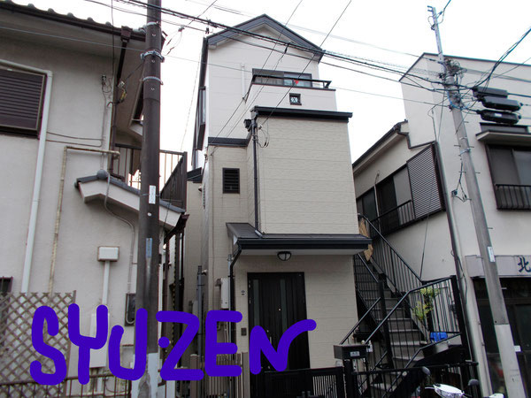 横浜市中区北方町 ○○様邸。外壁塗装と屋根塗装。塗分けするとヤッパリ素敵ですね。