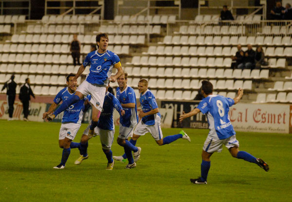 Asier Eizagirre celebra el gol que le dio los tres puntos al Lleida. Foto: www.lleidaesportiu.cat