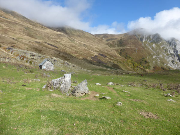 La Cabane Laiterine au milieu des vastes étendues de la Montagne d'Iseye.