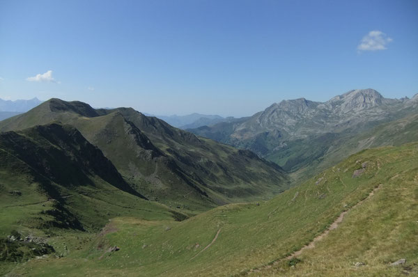 Les profondeurs de la Vath de Cencors depuis le Col d'Ayous.