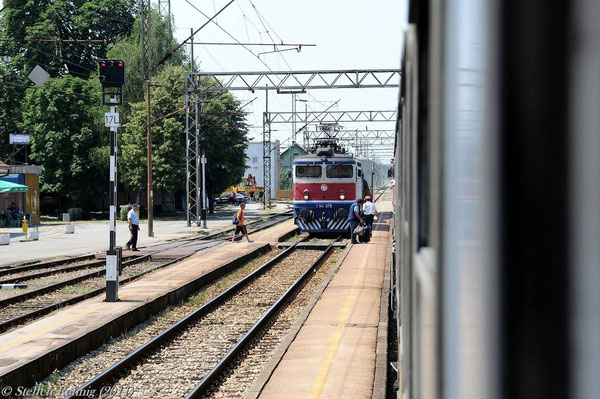 1141 379 im Bahnhof Strizivojna-Vrpolje (17. Juli 2011)