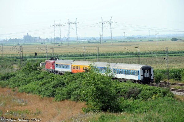 Wir überfahren in einem langen Bogen die Strecke nach Novi Sad, auf dieser fährt ICS 541 "Palić" Subotica - Beograd