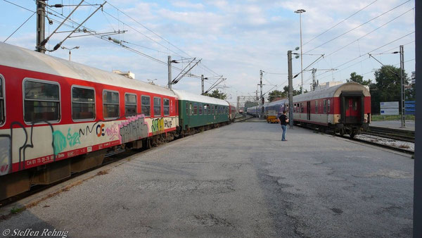 Schnellzug 604 noch mit alten OSE-Wagen (10. Juni 2007)