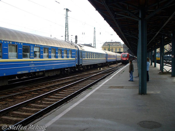 Ausfahrt D 16 "TISZA" in Budapest Keleti (Juni 2006)