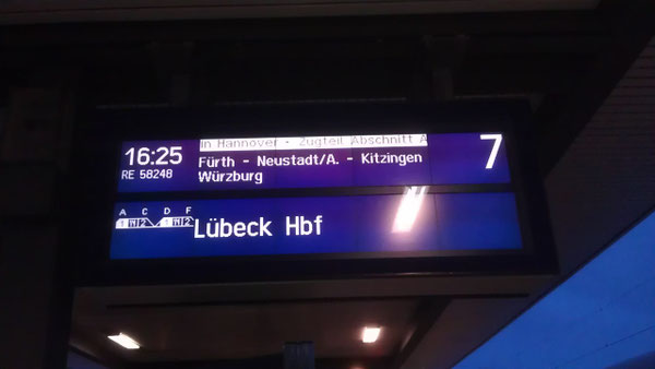 RE Nürnberg - Lübeck mit 2 Speisewagen (Nürnberg Dezember 2012)