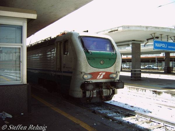 Zuglok von EN 286 in Napoli Centrale (Juni 2005)