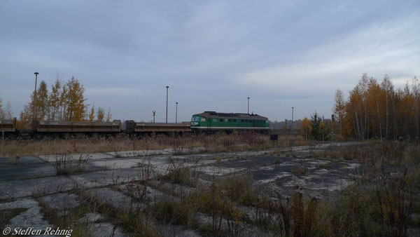 V300 001 beim Leerzug vorziehen an die Ausfahrt (November 2010)